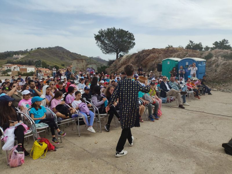 Los titiriteros pasan el cepillo